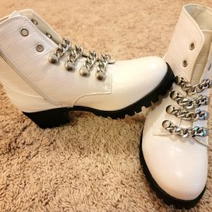 NEW Women's Sugar White faux croc pattern. 7M